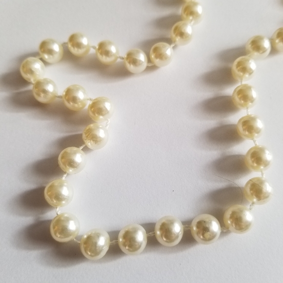 Vintage Jewelry - Relisted -Vintage faux pearl necklace white